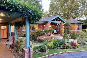 1935 SE Portola Dr, Grants Pass, OR 97526 - Photo 1