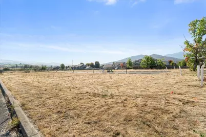 220 Suncrest Road, Talent, OR 97540 - Photo 17