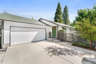 526 Bessie St, Medford, OR 97504 - Photo 1