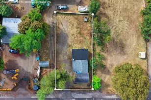 10483 Blackwell Rd, Central Point, OR 97502 - Photo 3