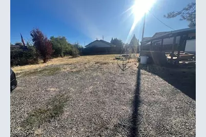 705 W Linn Road, Eagle Point, OR 97524 - Photo 3