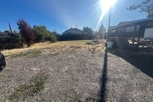 705 W Linn Rd, Eagle Point, OR 97524 - Photo 3