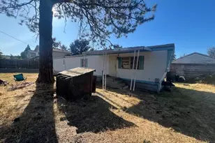 705 W Linn Rd, Eagle Point, OR 97524 - Photo 1