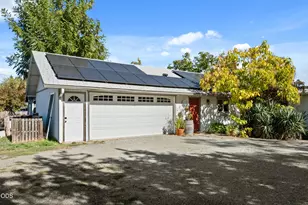 322 N 3rd St, Central Point, OR 97502 - Photo 45