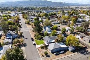 322 N 3rd St, Central Point, OR 97502 - Photo 55
