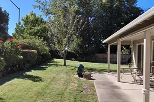 1501 Summit Ridge Cir, Medford, OR 97504 - Photo 25