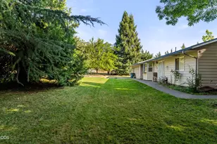 355 Cheslock Rd, Grants Pass, OR 97527 - Photo 3