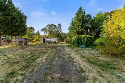 355 Cheslock Road, Grants Pass, OR 97527 - Photo 23
