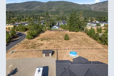 597 E Forks Circle #21, Cave Junction, OR 97523 - Photo 7