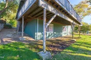 1802 NE Beacon Dr, Grants Pass, OR 97526 - Photo 39
