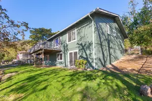 1802 NE Beacon Dr, Grants Pass, OR 97526 - Photo 33