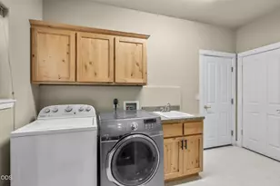 1806 NW Ivy Ave, Redmond, OR 97756 - Photo 25