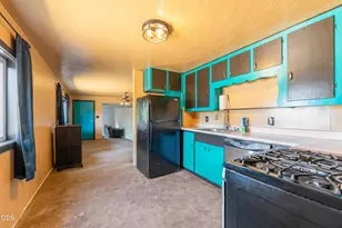 1211 SW Adrian St, Madras, OR 97741 - Photo 3