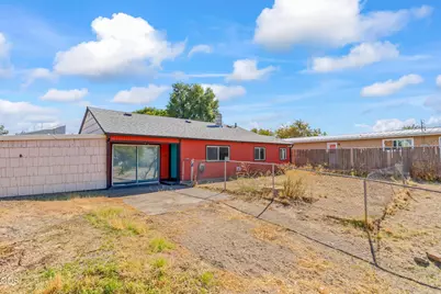 1211 SW Adrian Street, Madras, OR 97741 - Photo 1