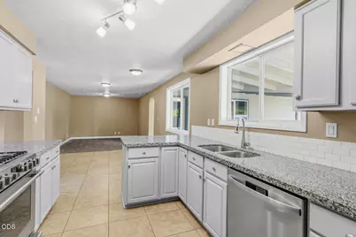 106 Victoria Way, Central Point, OR 97502 - Photo 9