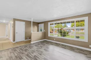 106 Victoria Way, Central Point, OR 97502 - Photo 5
