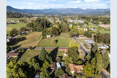 4827 Leonard Road, Grants Pass, OR 97527 - Photo 43