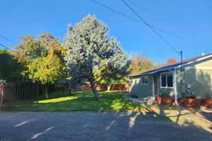 96 W Gregory Rd, Central Point, OR 97502 - Photo 3