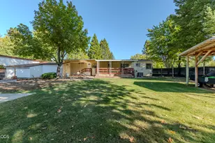 8290 E Evans Creek Rd, Rogue River, OR 97537 - Photo 9