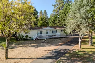 8290 E Evans Creek Rd, Rogue River, OR 97537 - Photo 1