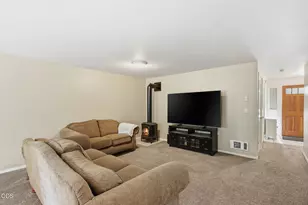 20008 Elizabeth Ln, Bend, OR 97702 - Photo 7