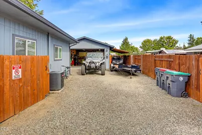 1004 Barlynn Street, Medford, OR 97501 - Photo 5