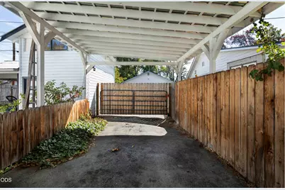 711 SW H Street, Grants Pass, OR 97526 - Photo 35