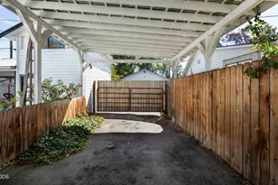 711 SW H St, Grants Pass, OR 97526 - Photo 35