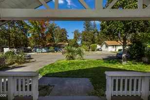 711 SW H St, Grants Pass, OR 97526 - Photo 5
