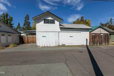 711 SW H Street, Grants Pass, OR 97526 - Photo 37