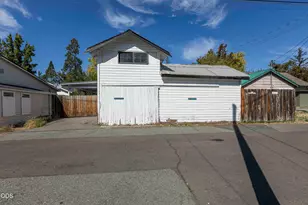 711 SW H St, Grants Pass, OR 97526 - Photo 37