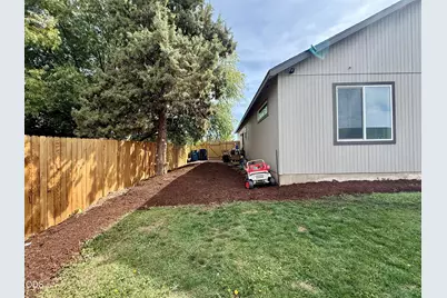 1997 NW 8th, Redmond, OR 97756 - Photo 7