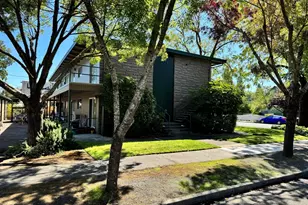302 SE K St, Grants Pass, OR 97526 - Photo 7