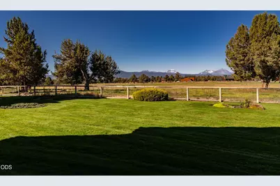 18975 Pinehurst Road, Bend, OR 97703 - Photo 47