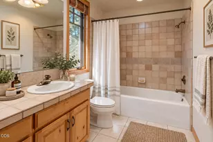 18975 Pinehurst Rd, Bend, OR 97703 - Photo 37