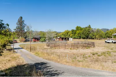 14405 Table Rock Road, Central Point, OR 97502 - Photo 33