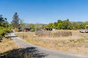 14405 Table Rock Rd, Central Point, OR 97502 - Photo 33