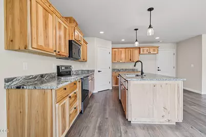 167 SE Champagne Court, Grants Pass, OR 97527 - Photo 3