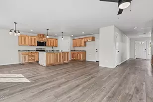 167 SE Champagne Ct, Grants Pass, OR 97527 - Photo 5