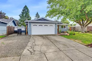 3062 Starwood Ct, Medford, OR 97501 - Photo 3