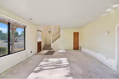 129 Mace Road, Medford, OR 97501 - Photo 5