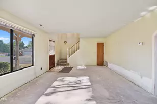 129 Mace Rd, Medford, OR 97501 - Photo 5