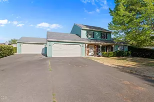 129 Mace Rd, Medford, OR 97501 - Photo 1