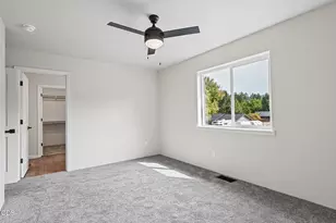 171 SE Champagne Ct, Grants Pass, OR 97527 - Photo 17