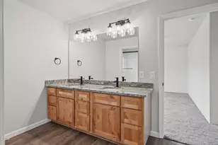171 SE Champagne Ct, Grants Pass, OR 97527 - Photo 15
