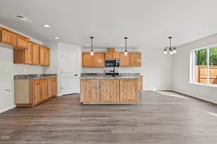 171 SE Champagne Ct, Grants Pass, OR 97527 - Photo 11