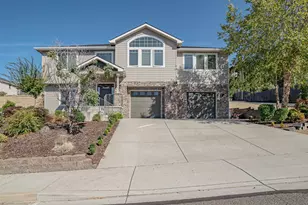 2454 Herrington Way, Medford, OR 97504 - Photo 1