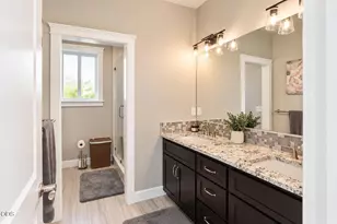 2454 Herrington Way, Medford, OR 97504 - Photo 13