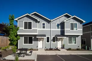 400 Oak St, Phoenix, OR 97535 - Photo 1