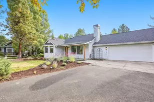 21195 Strawberry Mountain Ct, Bend, OR 97702 - Photo 3